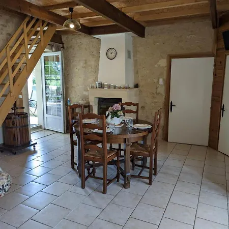 Maison Charentaise Avec Cheminee, Jardin Et Animaux Acceptes - Fr-1-653-221 *
