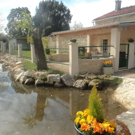 Casa di campagna Maison Charentaise Avec Jardin Privé, Animaux Admis - Fr-1-653-221 *