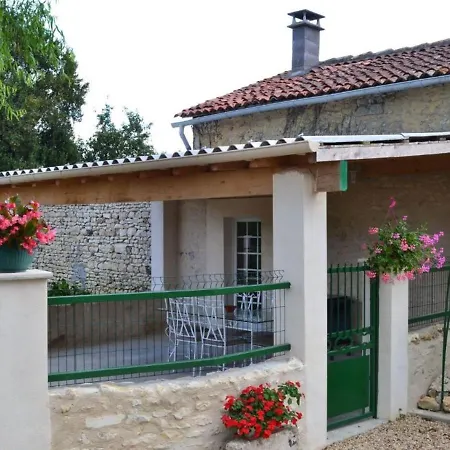 Maison Charentaise Avec Cheminee, Jardin Et Animaux Acceptes - Fr-1-653-221 * Saint-Sulpice-de-Cognac